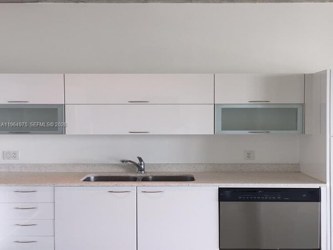 Building Photo - 133 NE 2nd Ave