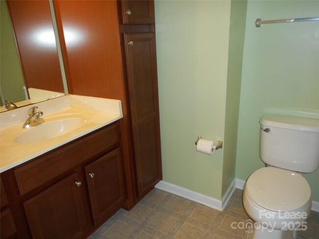 Building Photo - 15519 Stronvar House Ln