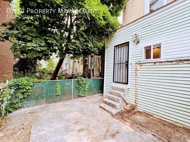 Building Photo - 1416 S 54th St