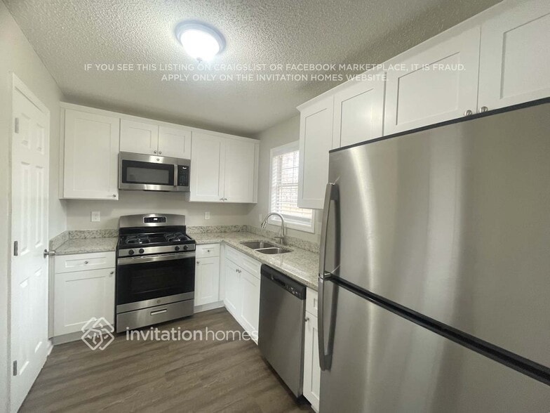 Building Photo - 304 Ivy Brook Dr