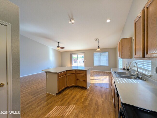 Building Photo - 8639 W Fullam St