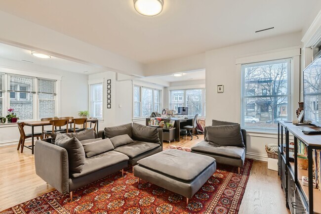Primary Photo - 4239 N Ashland Ave