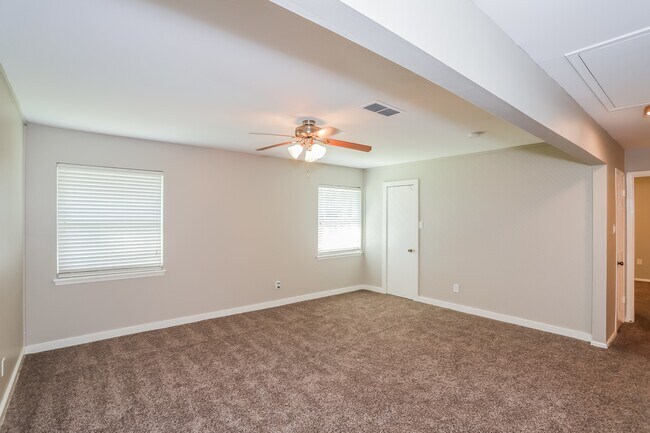 Building Photo - 7902 Beaufort Dr