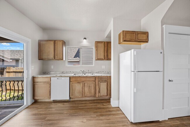 Building Photo - 3 Bedroom 1 Bathroom House