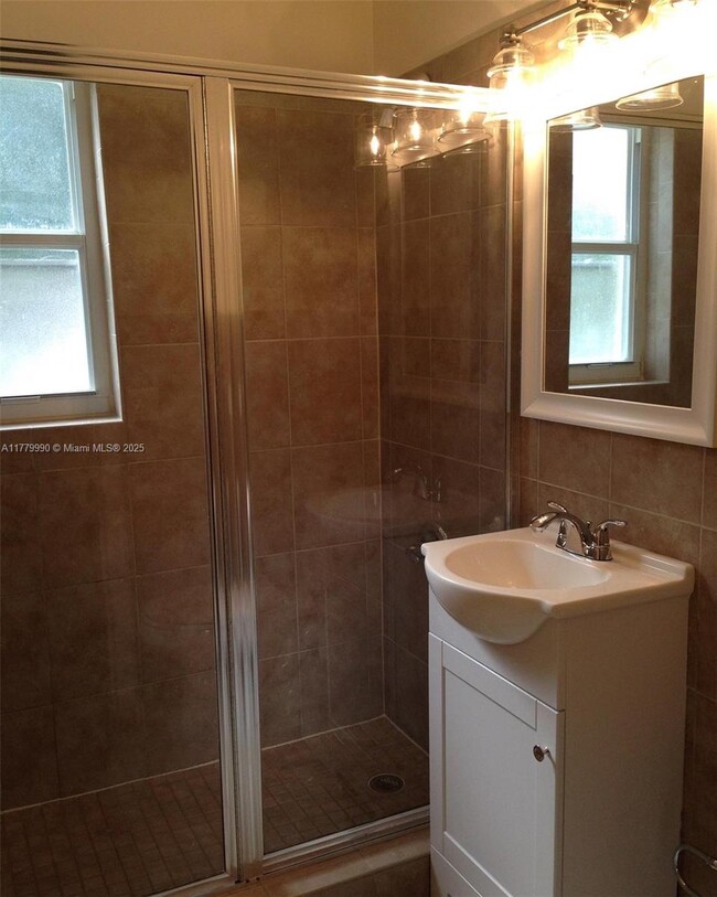 Building Photo - 6510 SW 63rd Ct