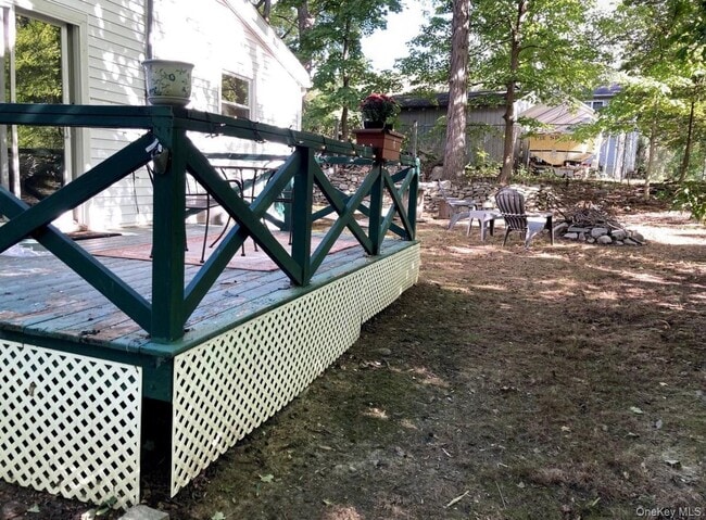 Building Photo - 21 De Russey Ln