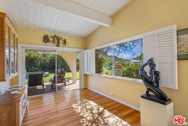 Building Photo - 1336 Bienveneda Ave