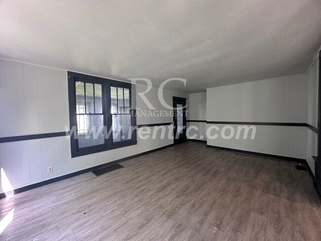 Building Photo - 33 Bismark-