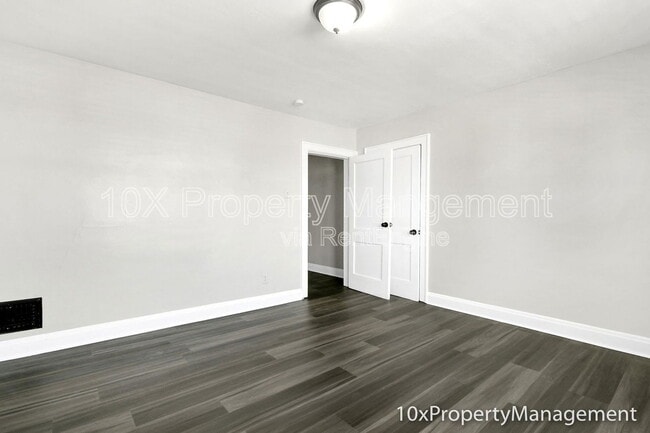 Building Photo - 1507 Duxberry Ave
