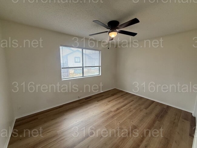 Building Photo - 1122-1124 S Laurel