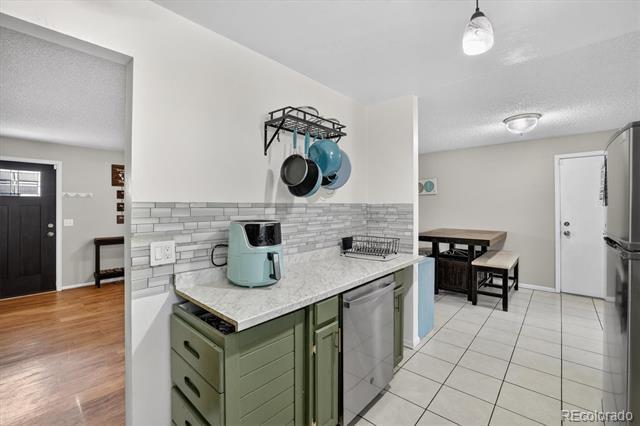 Building Photo - 9334 Bellaire St