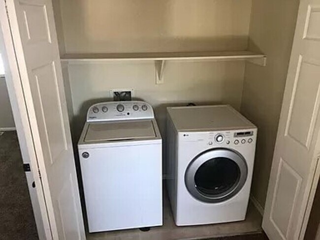 Building Photo - Beautiful 3 bed, 3 bath in D49