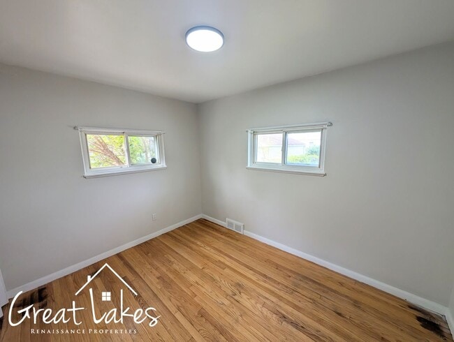 Building Photo - Charming 3 Bedroom 2 Bathroom now availabl...