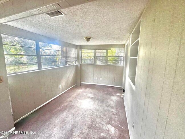 Building Photo - 6422 Solandra Dr