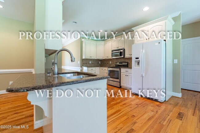 Building Photo - 6654 Colleen Dr