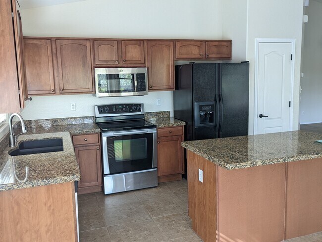 Building Photo - 4415 W Kenai Dr