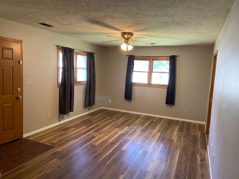 Building Photo - 730 N Juliette Ave