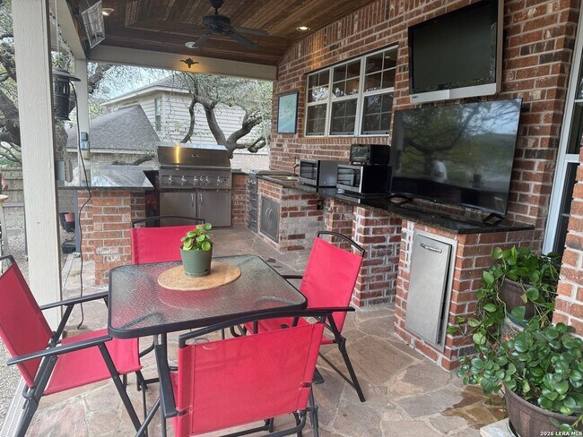 Building Photo - Spacious Fully Furnished Family Home with Heated Pool, Spa & Workshop in Arrowhead