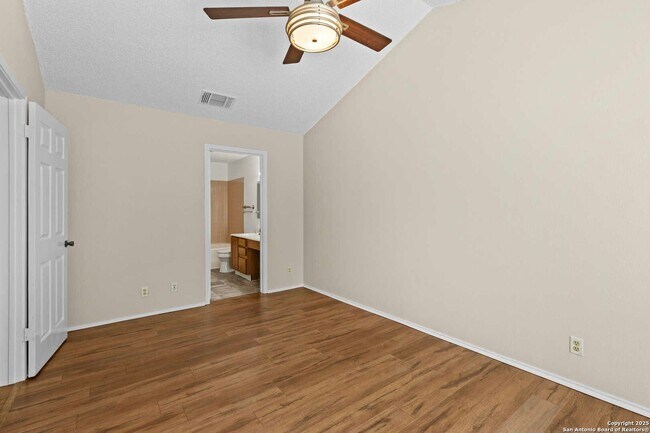 Building Photo - Nicely Updated 3-Bedroom in Northwest Cros...