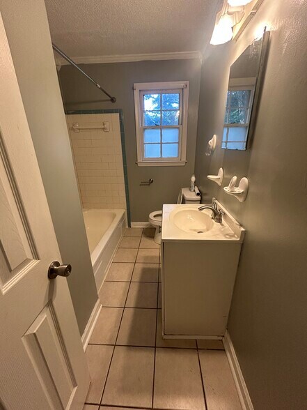 Building Photo - 3010 Skylark Dr