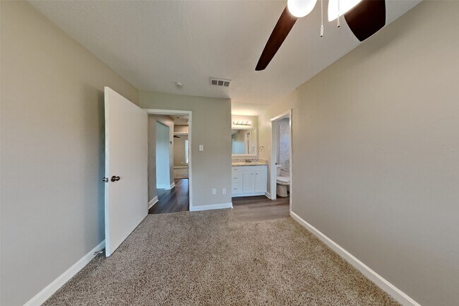 Building Photo - 216 Tara Plantation Dr