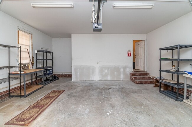 Building Photo - MUST SEE 3 BR | 2 BA w/ Finished Bonus Room *Pikeville school district*