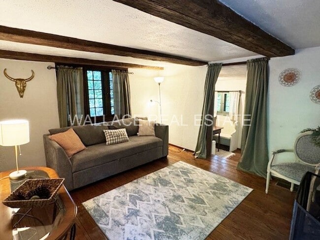 Building Photo - COZY 1 BEDROOM FULLY FURNISHED COTTAGE IN ...