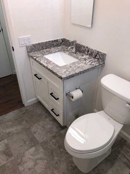 Building Photo - 810 Carlita Cir