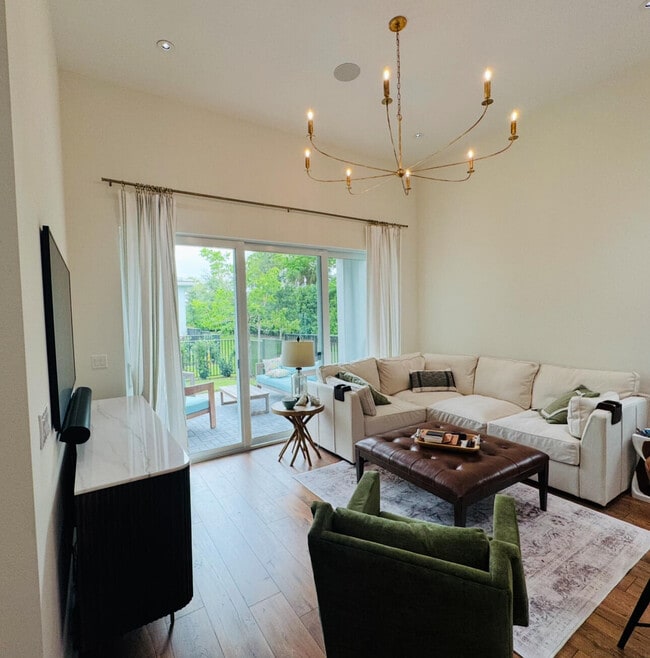 Building Photo - 16405 Capilano Ct