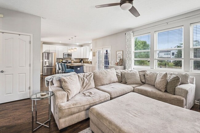 Building Photo - Luxurious 4-Bedroom Furnished Home in West...