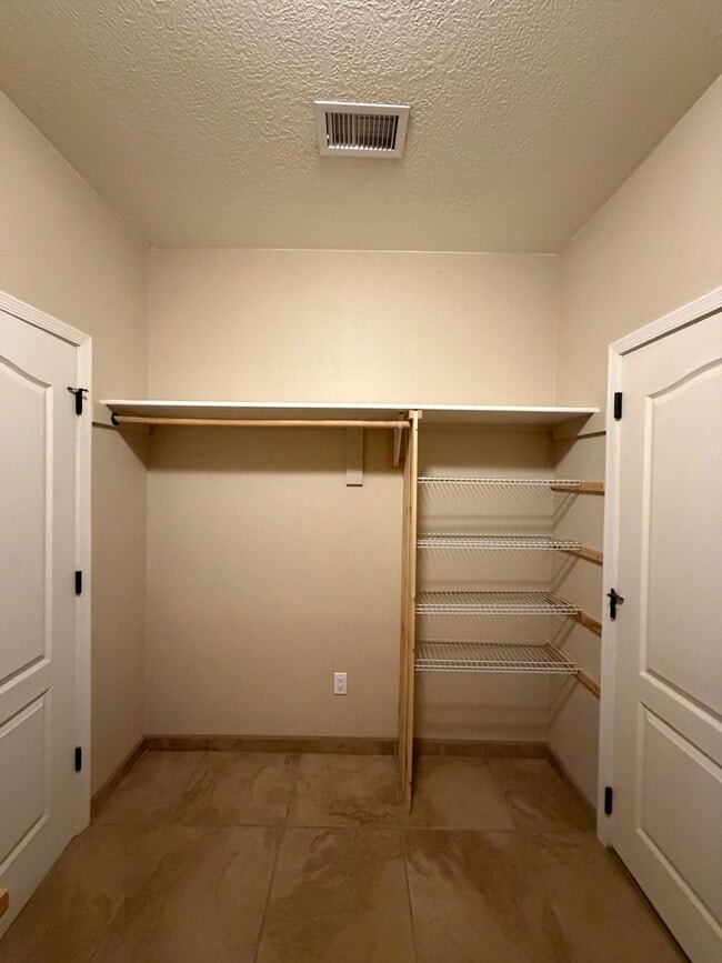 Building Photo - 4 Bedroom Single Story Custom Home Available In Rio Rancho Near Unser Blvd SE & Westside Blvd SE!