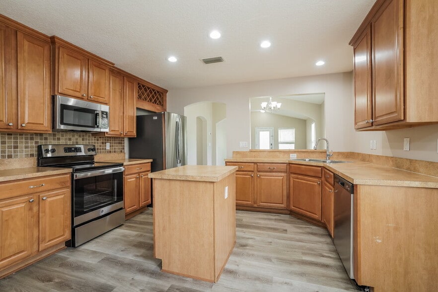 Building Photo - 3899 Pebble Brooke Circle South