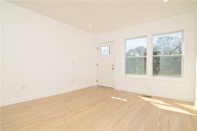 Building Photo - 1138 Moton Ave SW