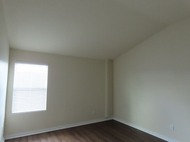 Building Photo - Waterside Point Townhome