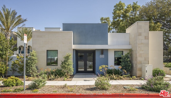 Building Photo - 756 Daniel Freeman Cir