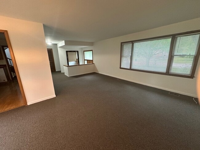 Building Photo - 921 Wilmot Rd