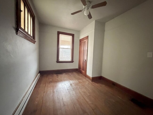 Building Photo - 2 or 3 Bed/1 Bath House for Rent!