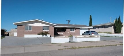 Building Photo - 112 De Leon Dr