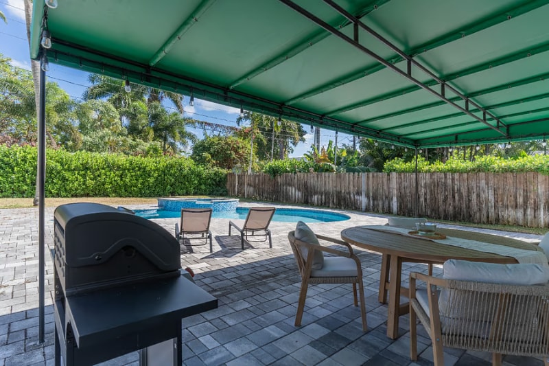 Building Photo - 1520 NE 16th Ave