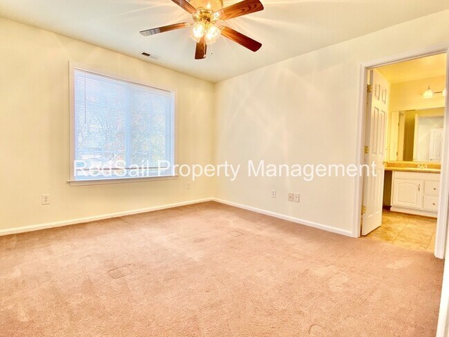 Building Photo - Crowne Pointe home available!