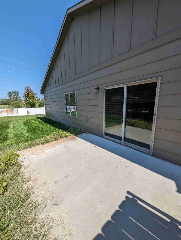 Building Photo - 3348 Sunflower Dr