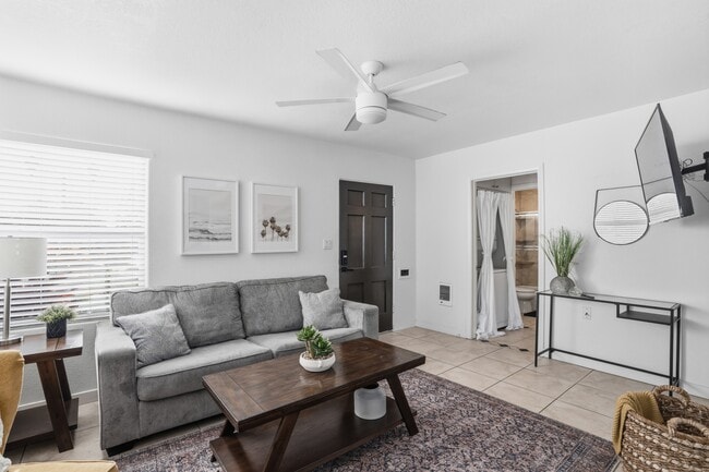 Building Photo - 2606 Juan St