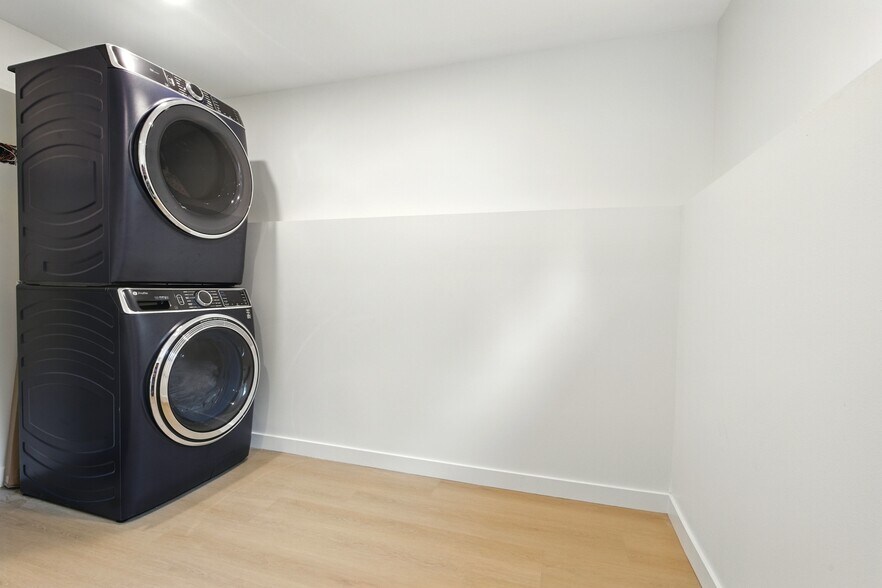 Laundry room - 5150 S Creston St