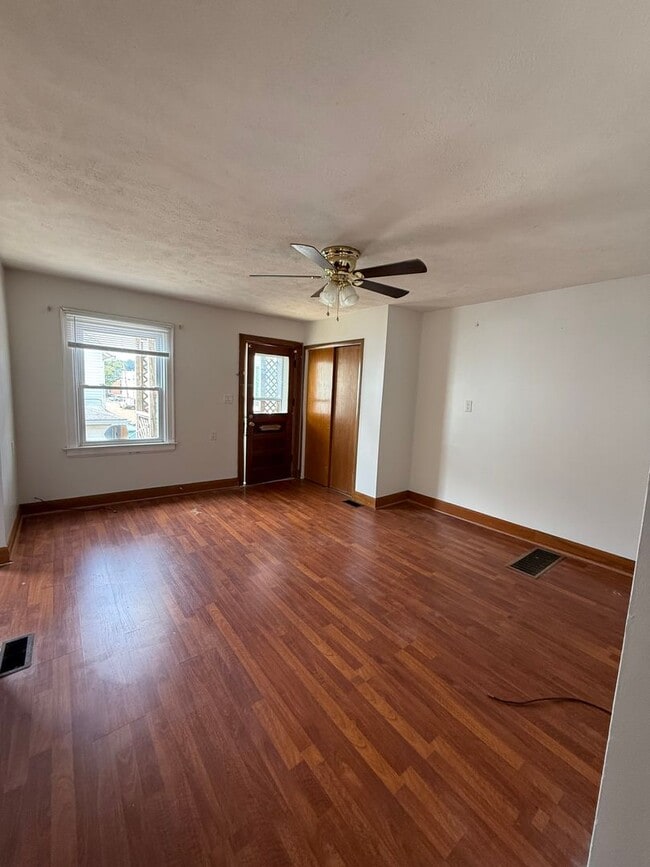 Building Photo - 1213 Grosscup Ave