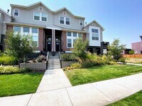 Building Photo - 5447 Valentia St