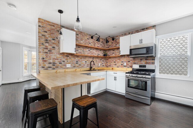 Primary Photo - 122 Willow St