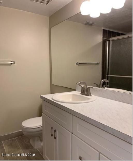 Building Photo - Beachside beauty! Updated 2nd floor unit in Beach Club!