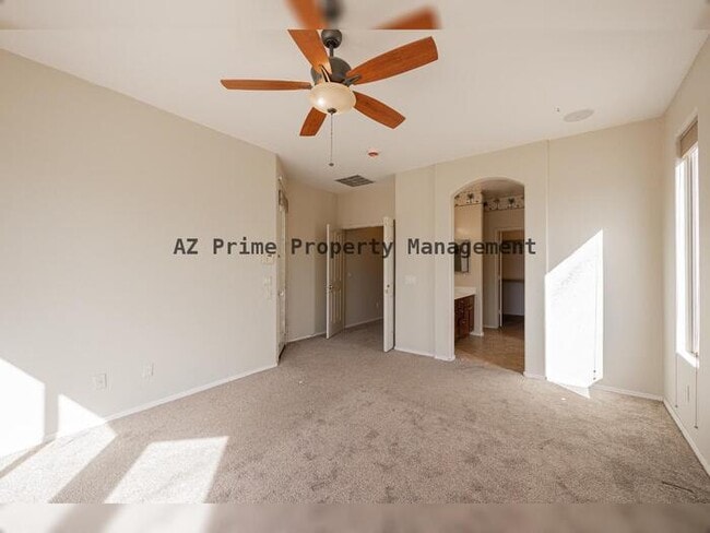 Building Photo - 2419 W Darrow St