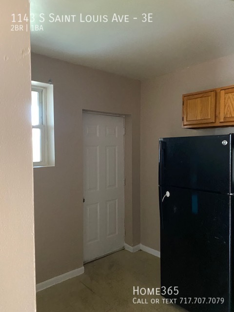 Building Photo - Amazing 2 Bedroom 1 Bathroom - Looking for...