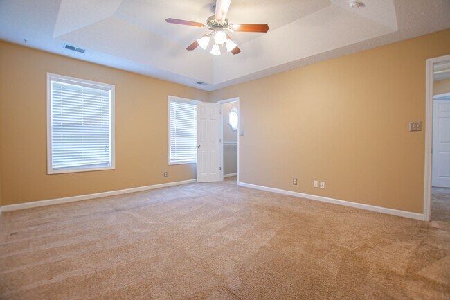 Building Photo - Pet Friendly Three Bedroom with Bonus!